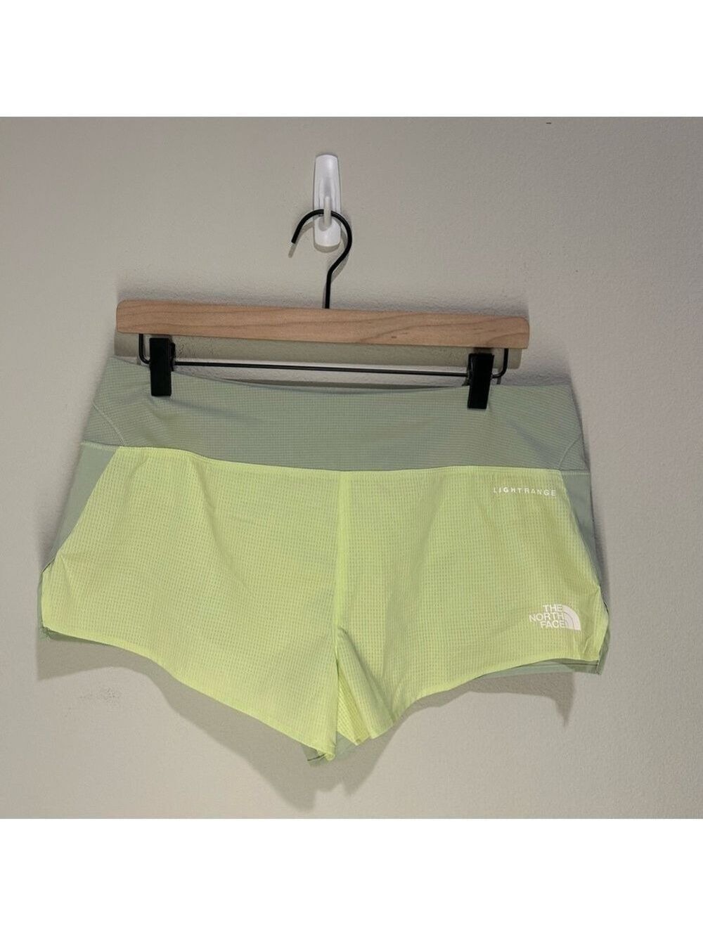 The North Face Summer LT 2.5" Shorts Women’s Medium Astro Lime Mist NWT